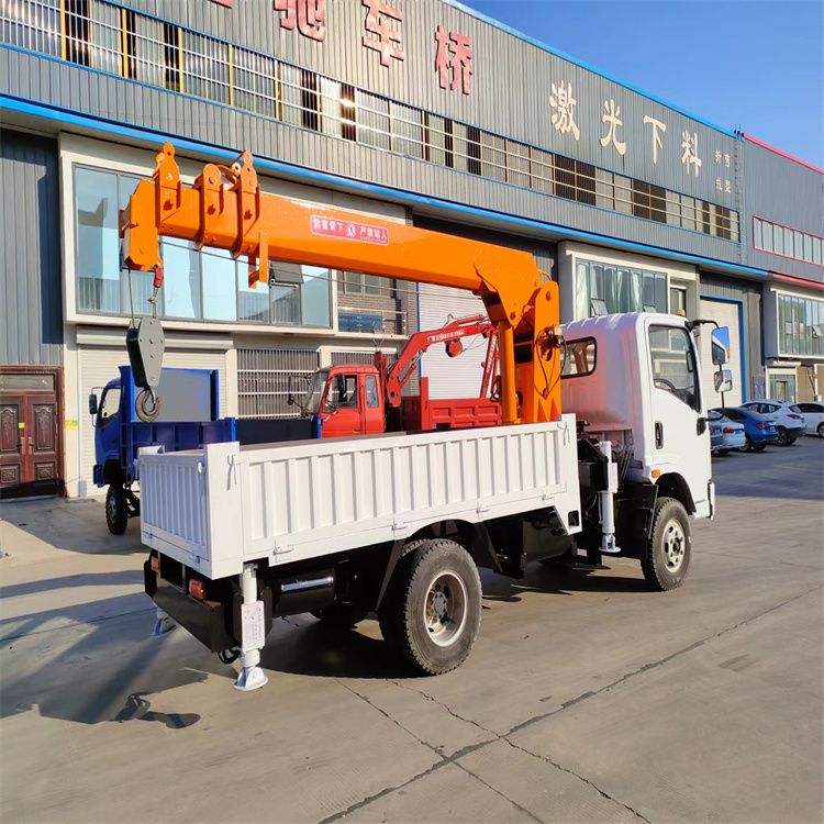 商都县三轮随车吊定制 农用改装机自备吊中瑞长期出售